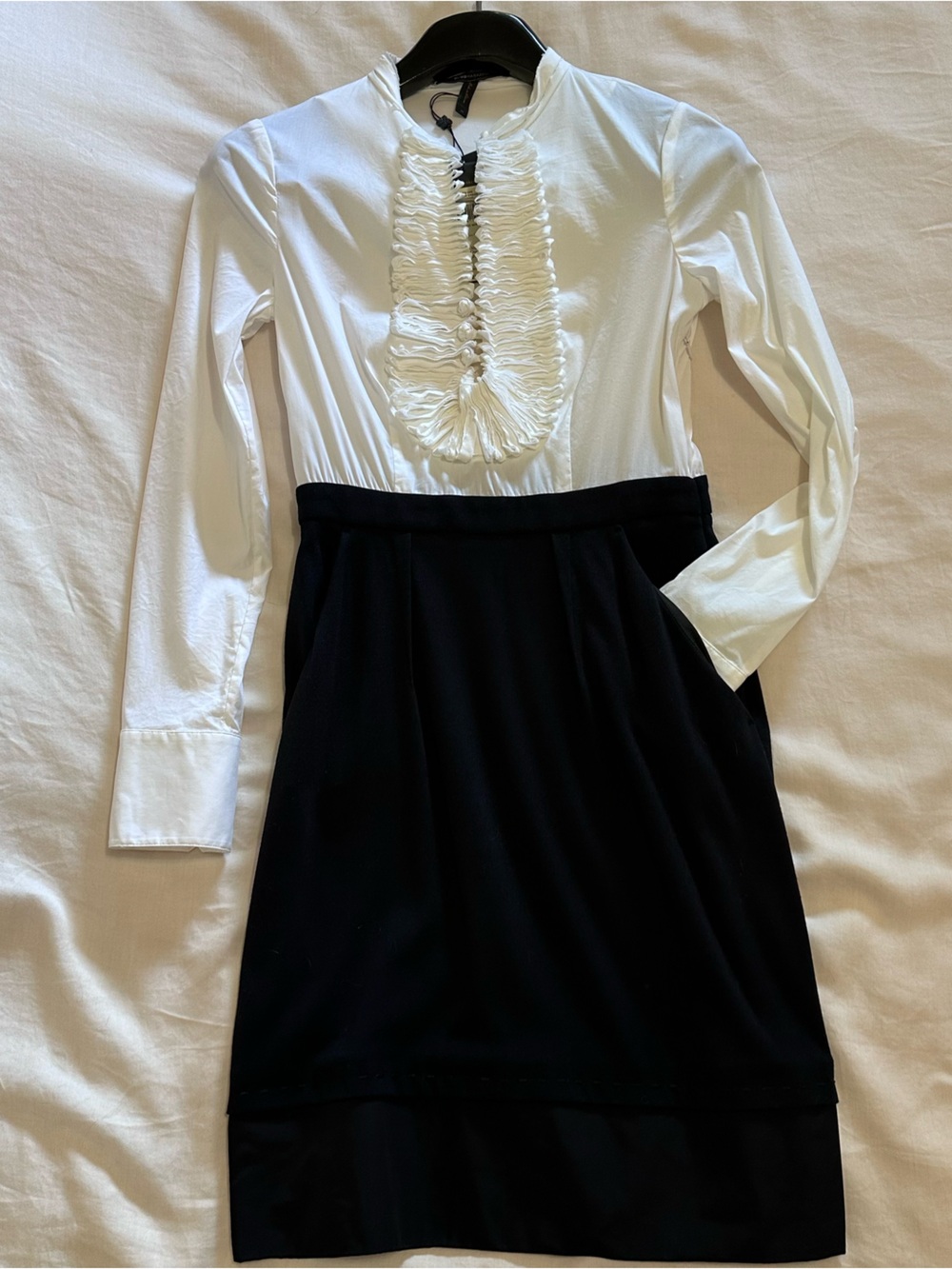 NWT, BCBG Max Azria Black White Cotton Ponte Ruffle Neck Button Shirtdress, sz 4